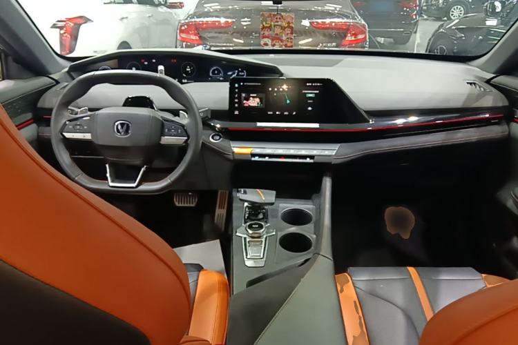 Used CHANGAN UNI-V 2024 1.5T Prestige Sport Edition Center Console