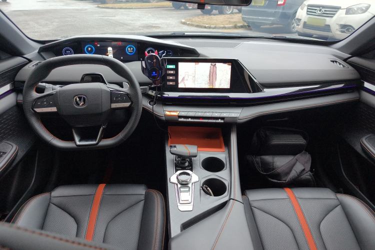 Used CHANGAN UNI-V 2024 1.5T Prestige Edition Center Console