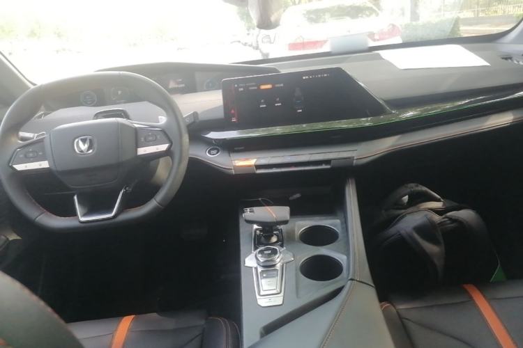 Used CHANGAN UNI-V 2024 1.5T Prestige Edition Center Console