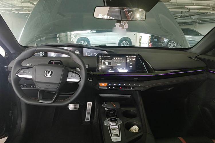Used CHANGAN UNI-V 2024 1.5T Prestige Sport Edition Center Console