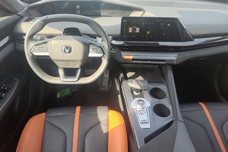 Used CHANGAN UNI-V 2024 1.5T Prestige Sport Edition Center Console