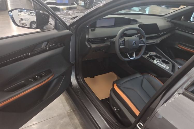 Used CHANGAN UNI-V 2024 1.5T High-Energy Version Driver Seat