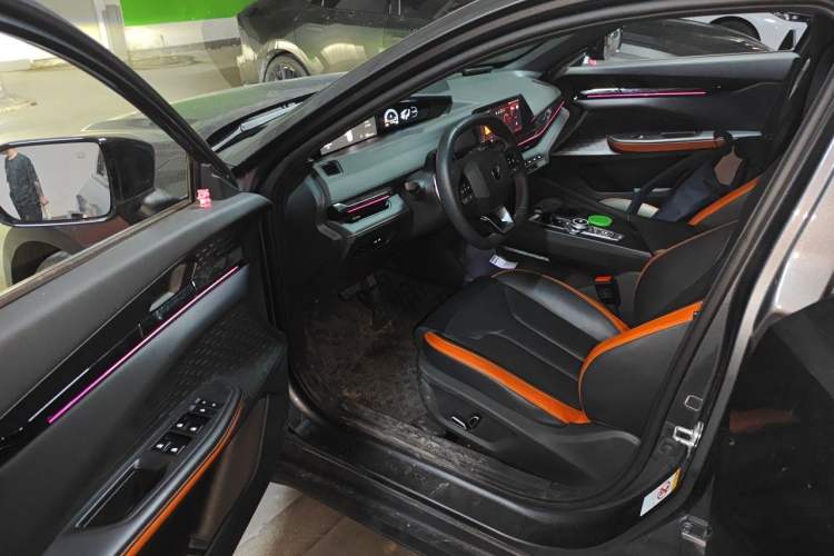 Used CHANGAN UNI-V 2024 1.5T High-Energy Version Driver Seat