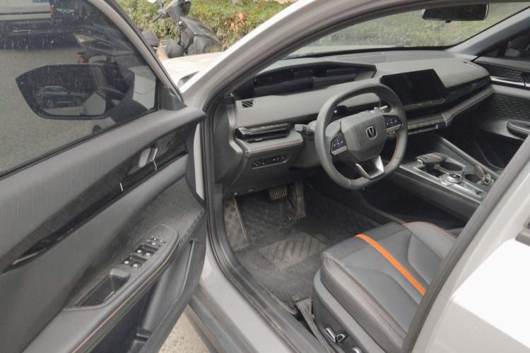 Used CHANGAN UNI-V 2024 1.5T Prestige Edition Driver Seat