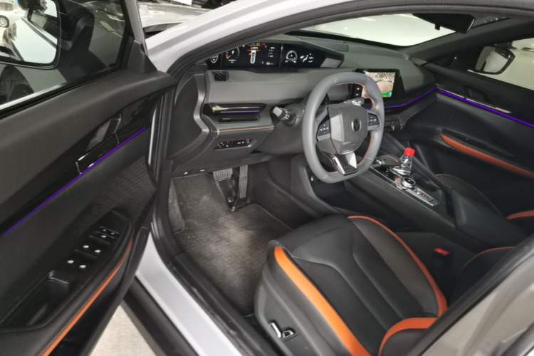 Used CHANGAN UNI-V 2024 1.5T High-Energy Version Driver Seat