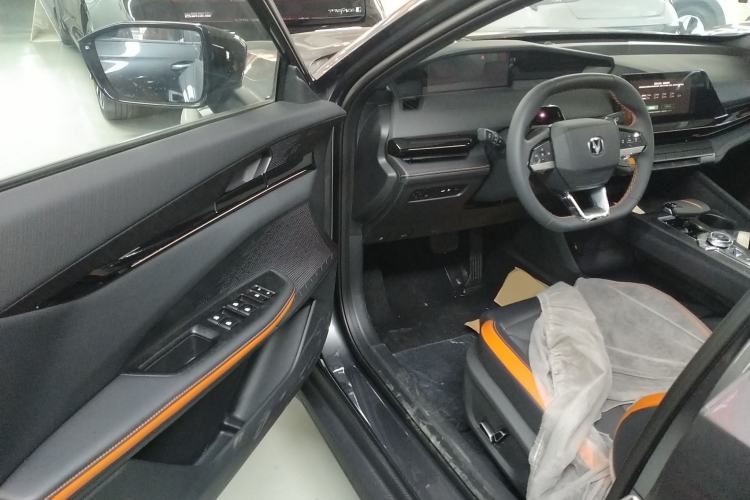 Used CHANGAN UNI-V 2024 1.5T High-Energy Version Driver Seat