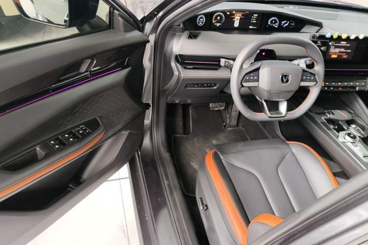 Used CHANGAN UNI-V 2024 1.5T High-Energy Version Driver Seat