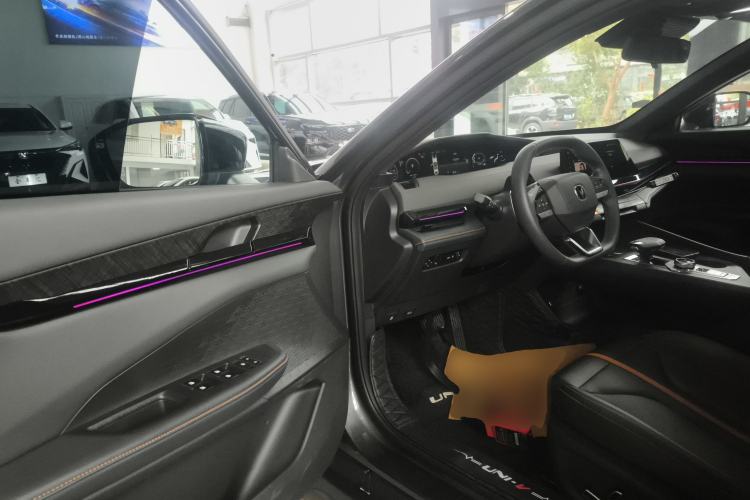 Used CHANGAN UNI-V 2024 1.5T Prestige Edition Driver Seat