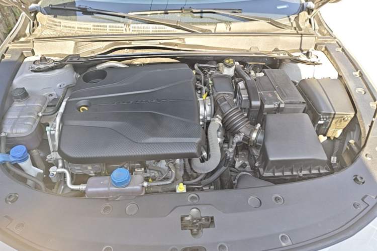 Used CHANGAN UNI-V 2024 1.5T Prestige Edition Engine Bay