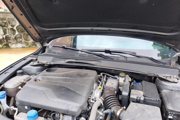 Used CHANGAN UNI-V 2024 1.5T Prestige Edition Engine Bay