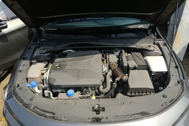 Used CHANGAN UNI-V 2024 1.5T Prestige Edition Engine Bay