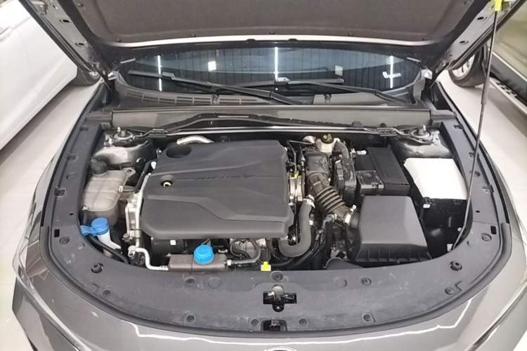 Used CHANGAN UNI-V 2024 1.5T Prestige Edition Engine Bay