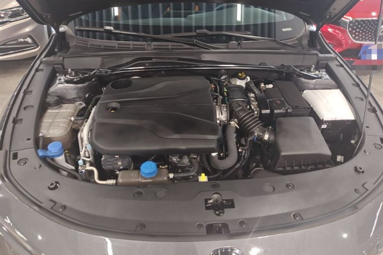 Used CHANGAN UNI-V 2024 1.5T High-Energy Version Engine Bay