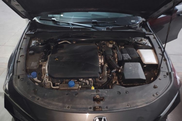 Used CHANGAN UNI-V 2024 1.5T High-Energy Version Engine Bay