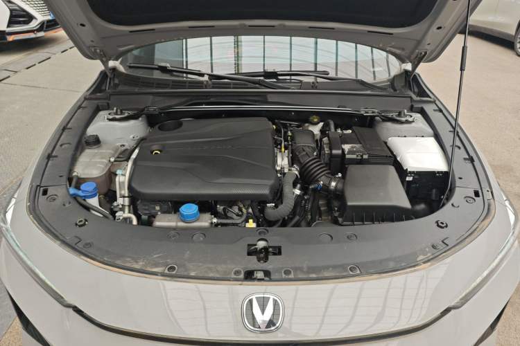 Used CHANGAN UNI-V 2024 1.5T Prestige Edition Engine Bay