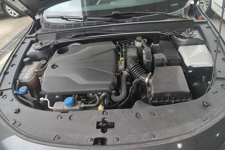 Used CHANGAN UNI-V 2024 1.5T Prestige Edition Engine Bay