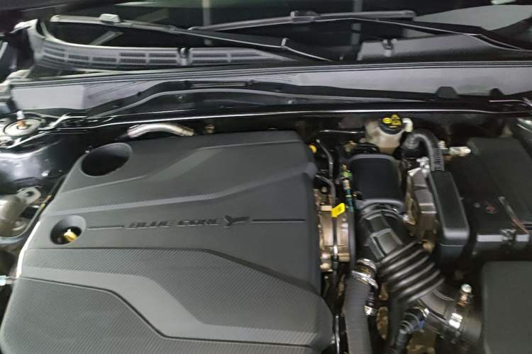 Used CHANGAN UNI-V 2024 1.5T Prestige Sport Edition Engine Bay