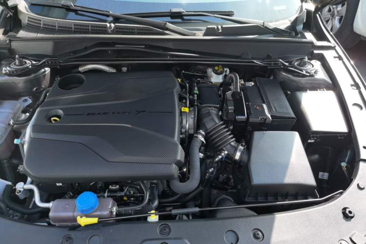 Used CHANGAN UNI-V 2024 1.5T Prestige Edition Engine Bay