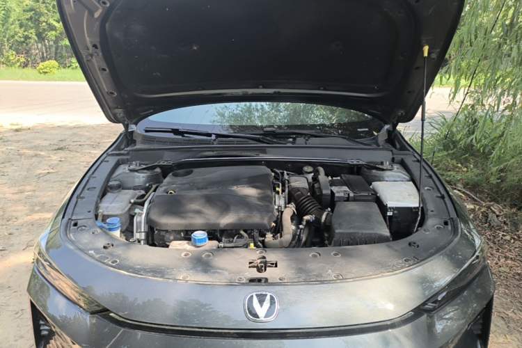 Used CHANGAN UNI-V 2024 1.5T Prestige Edition Engine Bay