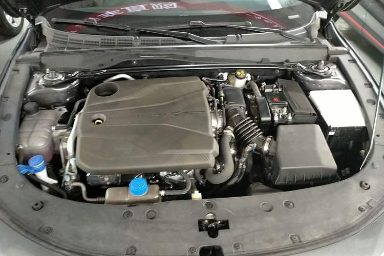 Used CHANGAN UNI-V 2024 1.5T High-Energy Version Engine Bay