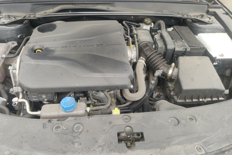 Used CHANGAN UNI-V 2024 1.5T Prestige Edition Engine Bay