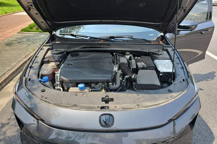 Used CHANGAN UNI-V 2024 1.5T Prestige Edition Engine Bay
