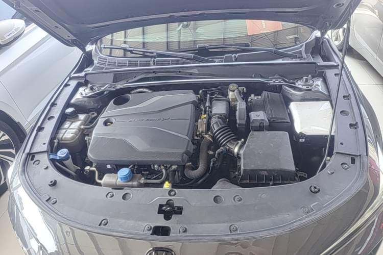 Used CHANGAN UNI-V 2024 1.5T Prestige Edition Engine Bay