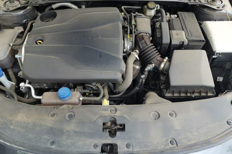 Used CHANGAN UNI-V 2024 1.5T Prestige Edition Engine Bay