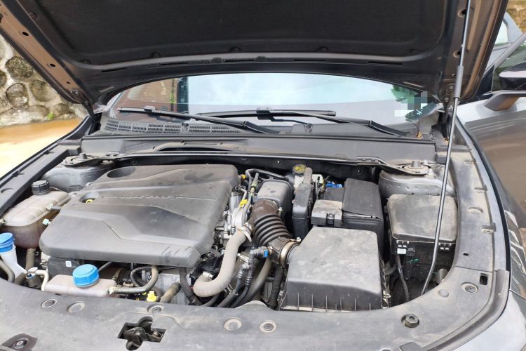 Used CHANGAN UNI-V 2024 1.5T Prestige Edition Engine Bay Left