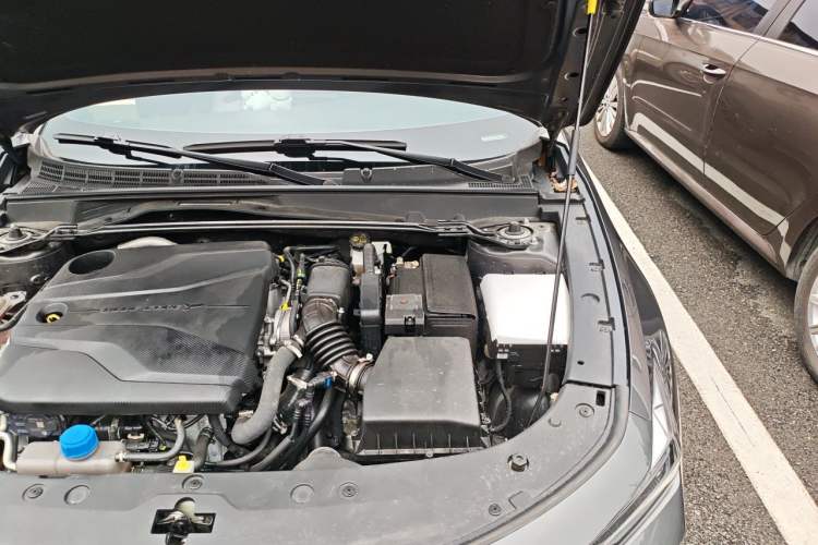 Used CHANGAN UNI-V 2024 1.5T Prestige Edition Engine Bay Left