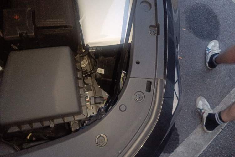Used CHANGAN UNI-V 2024 1.5T Prestige Edition Engine Bay Left