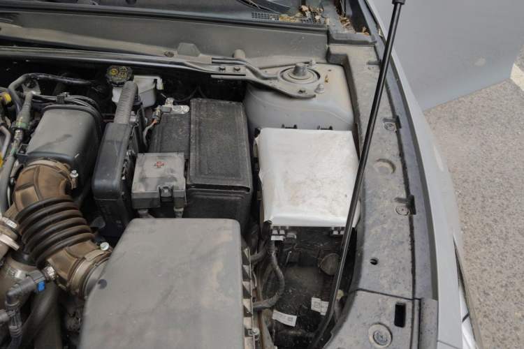 Used CHANGAN UNI-V 2024 1.5T Prestige Edition Engine Bay Left