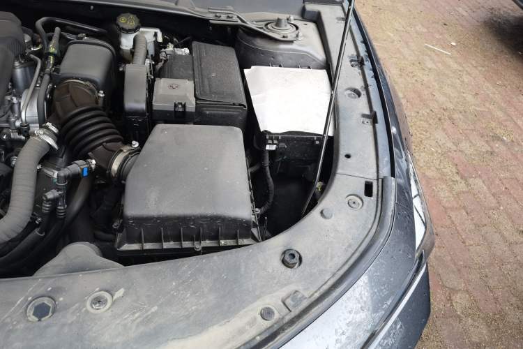 Used CHANGAN UNI-V 2024 1.5T Luxury Edition Engine Bay Left