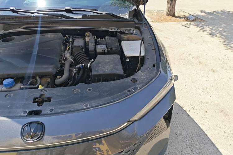 Used CHANGAN UNI-V 2024 1.5T Prestige Edition Engine Bay Left