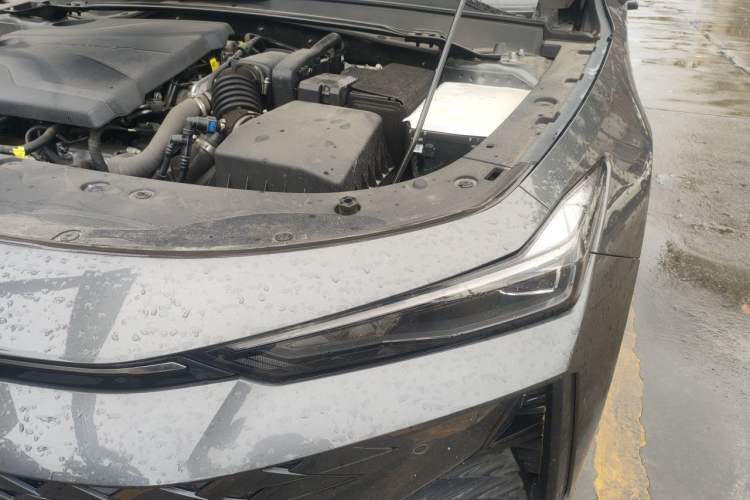 Used CHANGAN UNI-V 2024 1.5T Prestige Edition Engine Bay Left
