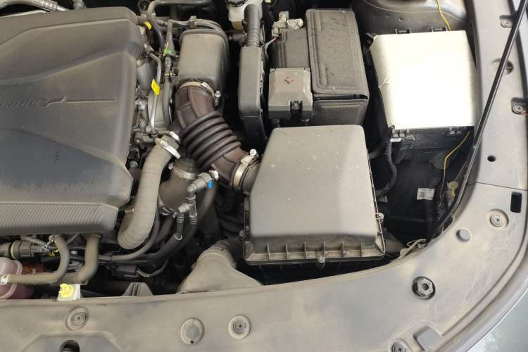 Used CHANGAN UNI-V 2024 1.5T Prestige Edition Engine Bay Left