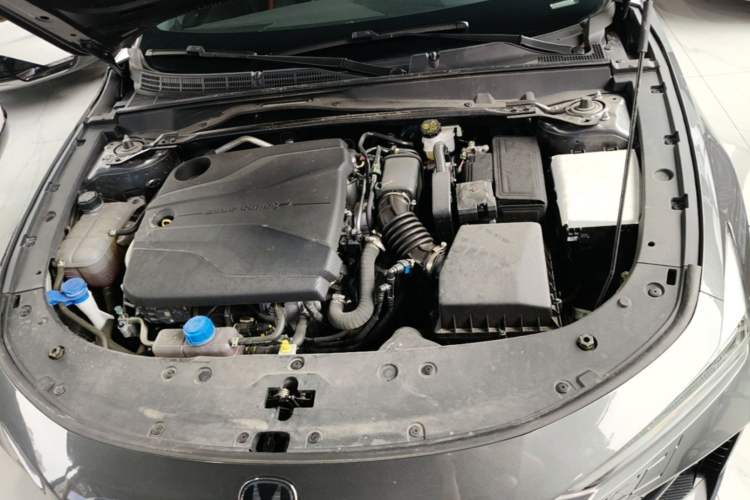 Used CHANGAN UNI-V 2024 1.5T High-Energy Version Engine Bay