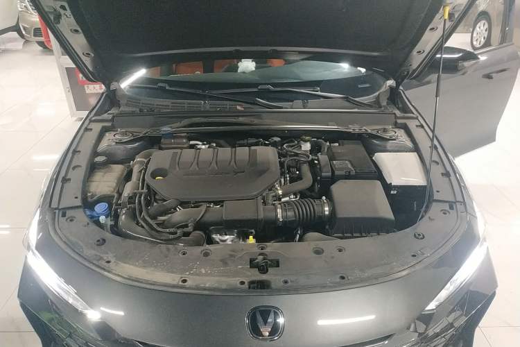 Used CHANGAN UNI-V 2024 2.0T Classic Sport Edition Engine Bay