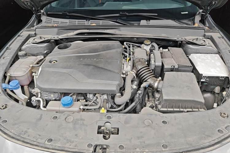 Used CHANGAN UNI-V 2024 1.5T Prestige Edition Engine Bay