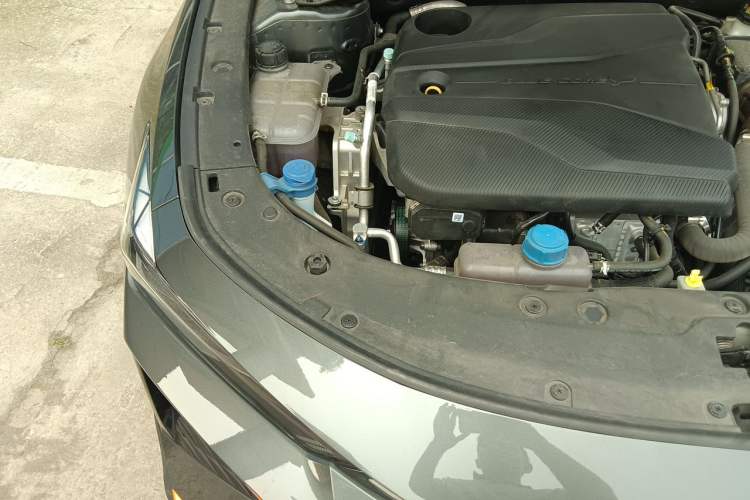 Used CHANGAN UNI-V 2024 1.5T Prestige Sport Edition Engine Bay Right