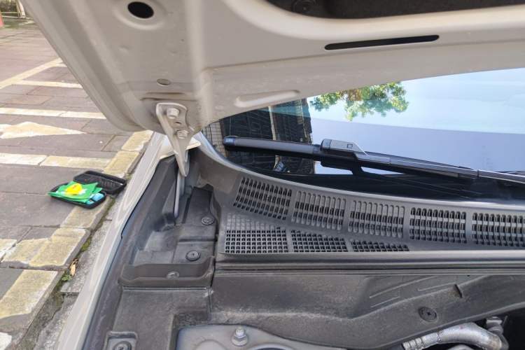 Used CHANGAN UNI-V 2024 1.5T Prestige Sport Edition Engine Bay Right