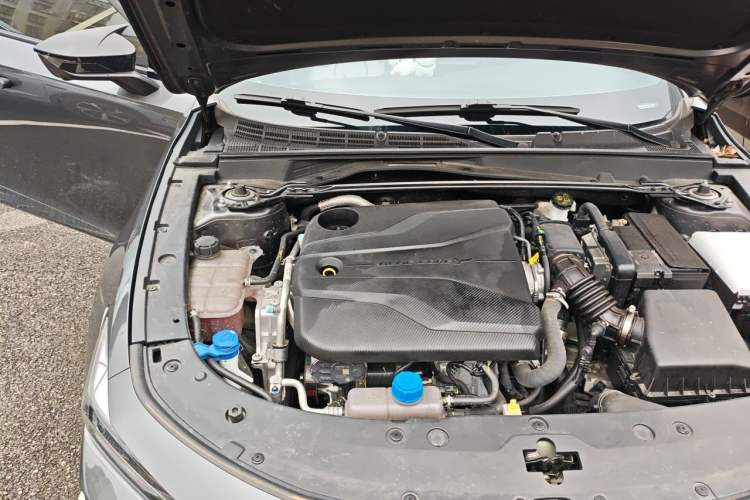 Used CHANGAN UNI-V 2024 1.5T Prestige Edition Engine Bay Right