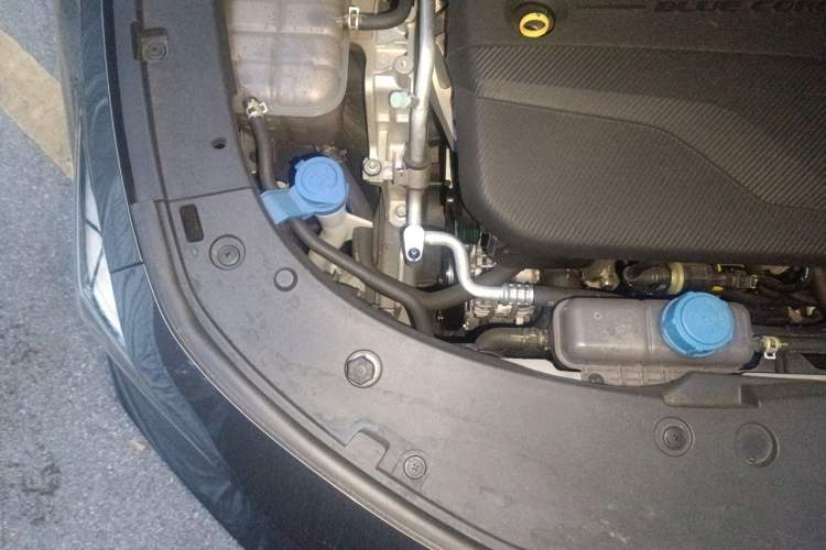 Used CHANGAN UNI-V 2024 1.5T Prestige Edition Engine Bay Right