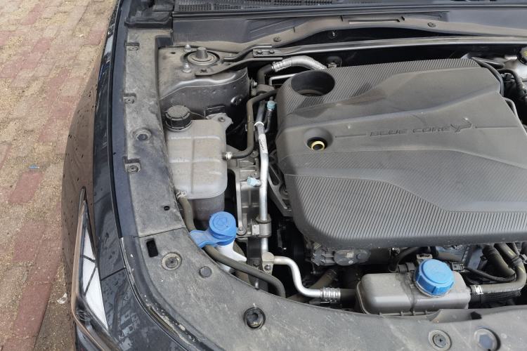 Used CHANGAN UNI-V 2024 1.5T Luxury Edition Engine Bay Right