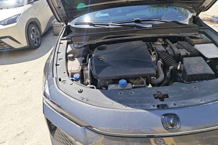 Used CHANGAN UNI-V 2024 1.5T Prestige Edition Engine Bay Right