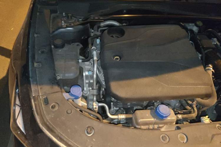 Used CHANGAN UNI-V 2024 1.5T Prestige Edition Engine Bay Right