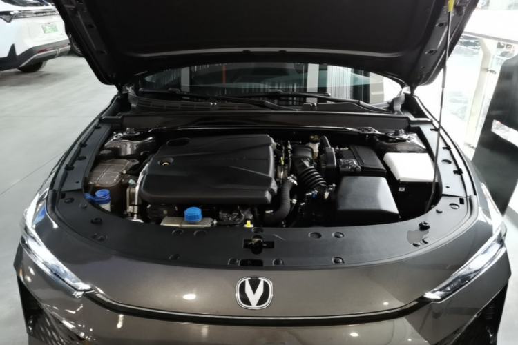 Used CHANGAN UNI-V 2024 1.5T Prestige Edition Engine Bay