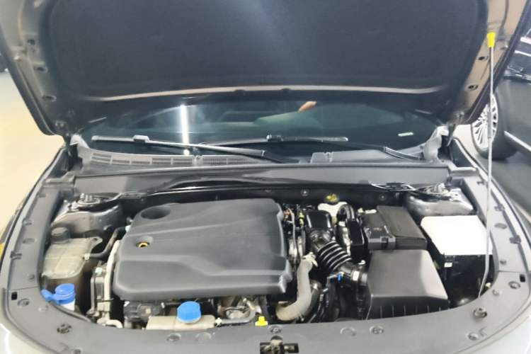Used CHANGAN UNI-V 2024 1.5T Prestige Edition Engine Bay