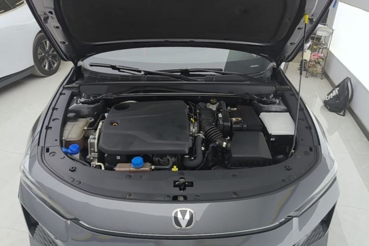 Used CHANGAN UNI-V 2024 1.5T Prestige Edition Engine Bay