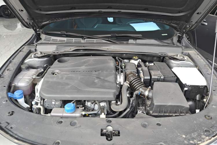 Used CHANGAN UNI-V 2024 1.5T High-Energy Version Engine Bay